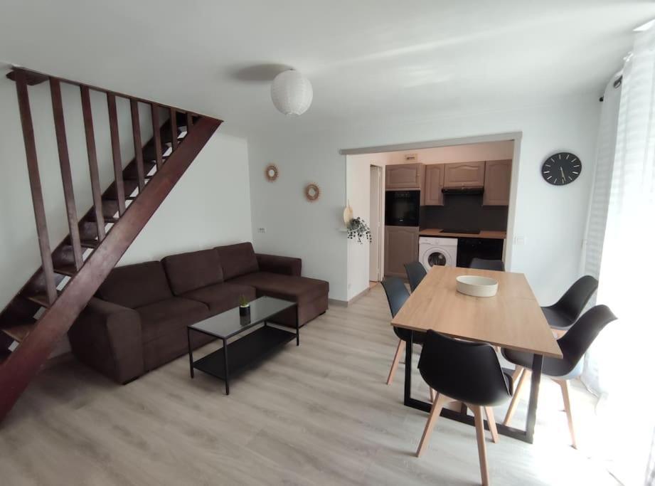 Duplex Cosy Apartment Гонес Екстериор снимка